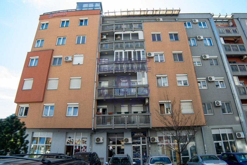 Slika 8 - Odlican trosoban stan na Bulevaru Evrope!