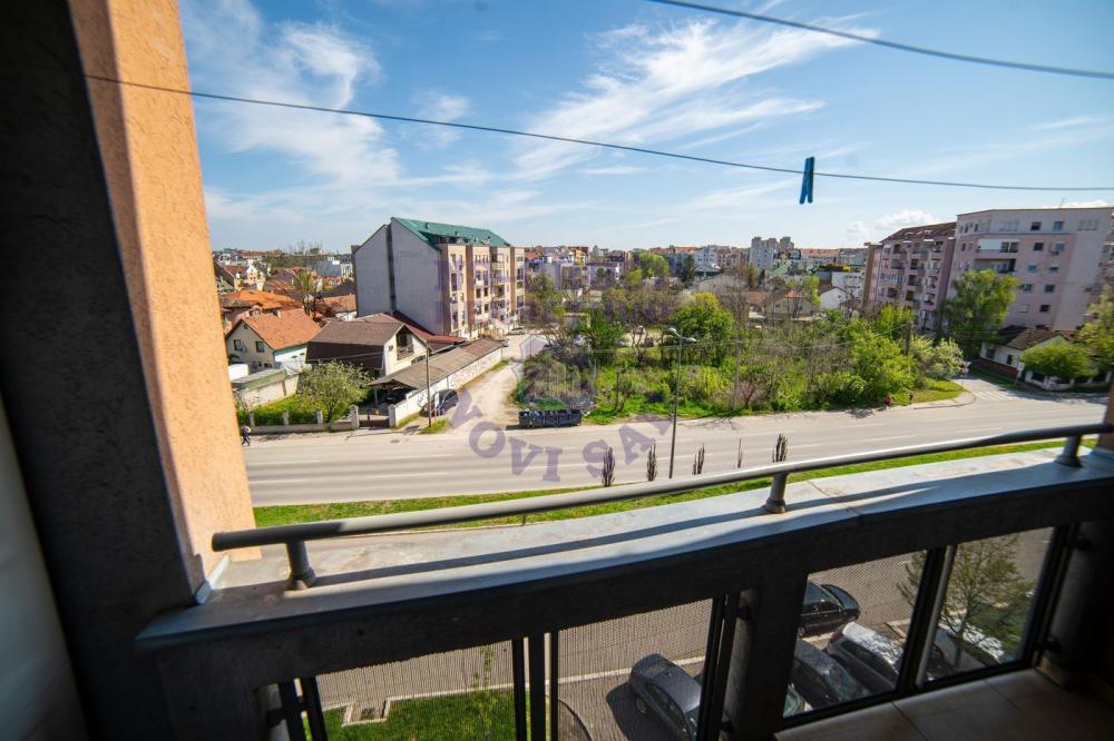 Slika 10 - Odlican trosoban stan na Bulevaru Evrope!