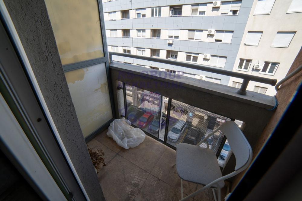 Slika 9 - Odlican trosoban stan na Bulevaru Evrope!