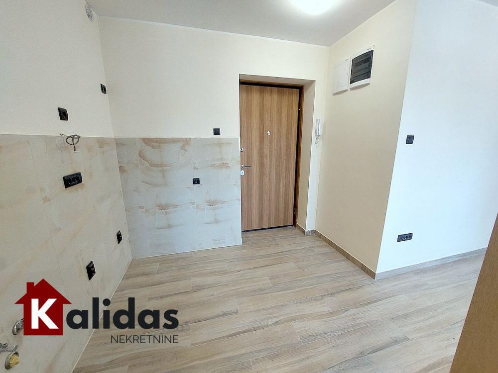 Slika 4 - Stan,NOVI SAD,CENTAR,kv: 26, € 101750, ID: 1008648