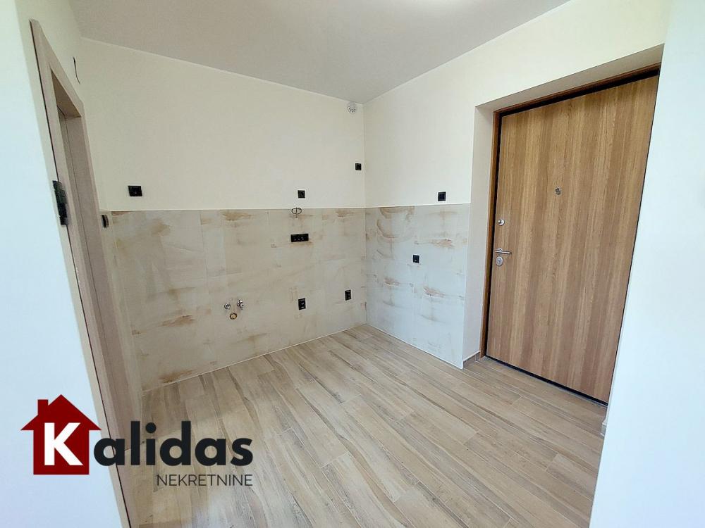 Slika 3 - Stan,NOVI SAD,CENTAR,kv: 26, € 101750, ID: 1008648