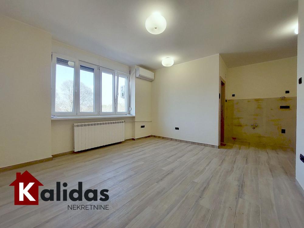 Slika 2 - Stan,NOVI SAD,CENTAR,kv: 26, € 101750, ID: 1008648