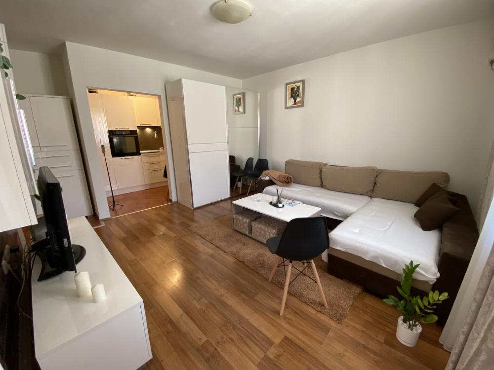 Slika 2 - Jednoiposoban, 41m2, Bulevar oslobođenja Novi Sad, sa terasom, ima lift