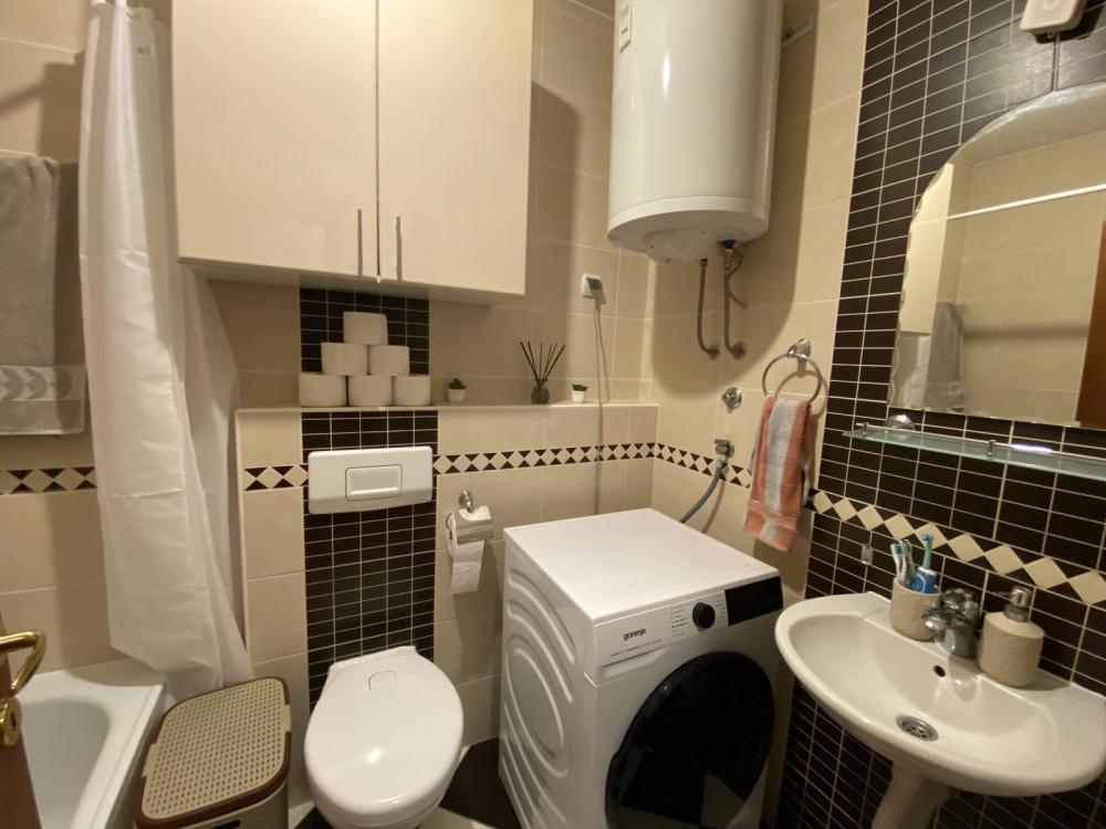 Slika 11 - Jednoiposoban, 41m2, Bulevar oslobođenja Novi Sad, sa terasom, ima lift