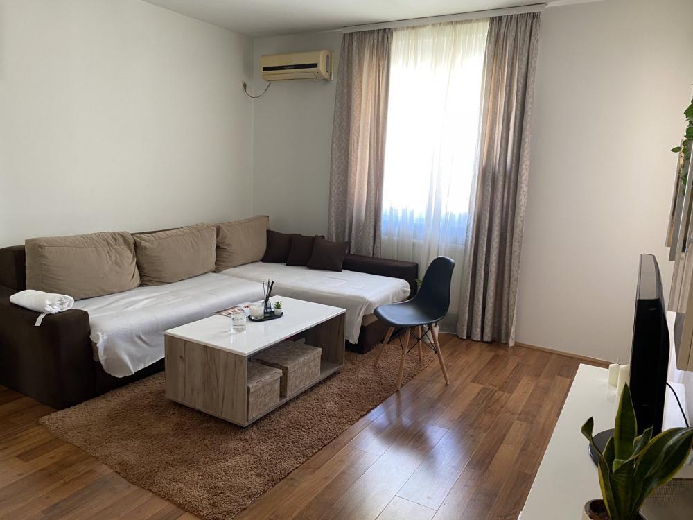 Glavna slika -Jednoiposoban, 41m2, Bulevar oslobođenja Novi Sad, sa terasom, ima lift