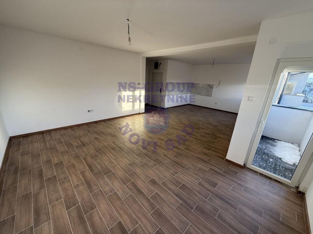 Glavna slika -Četvoroiposoban stan u Veterniku 