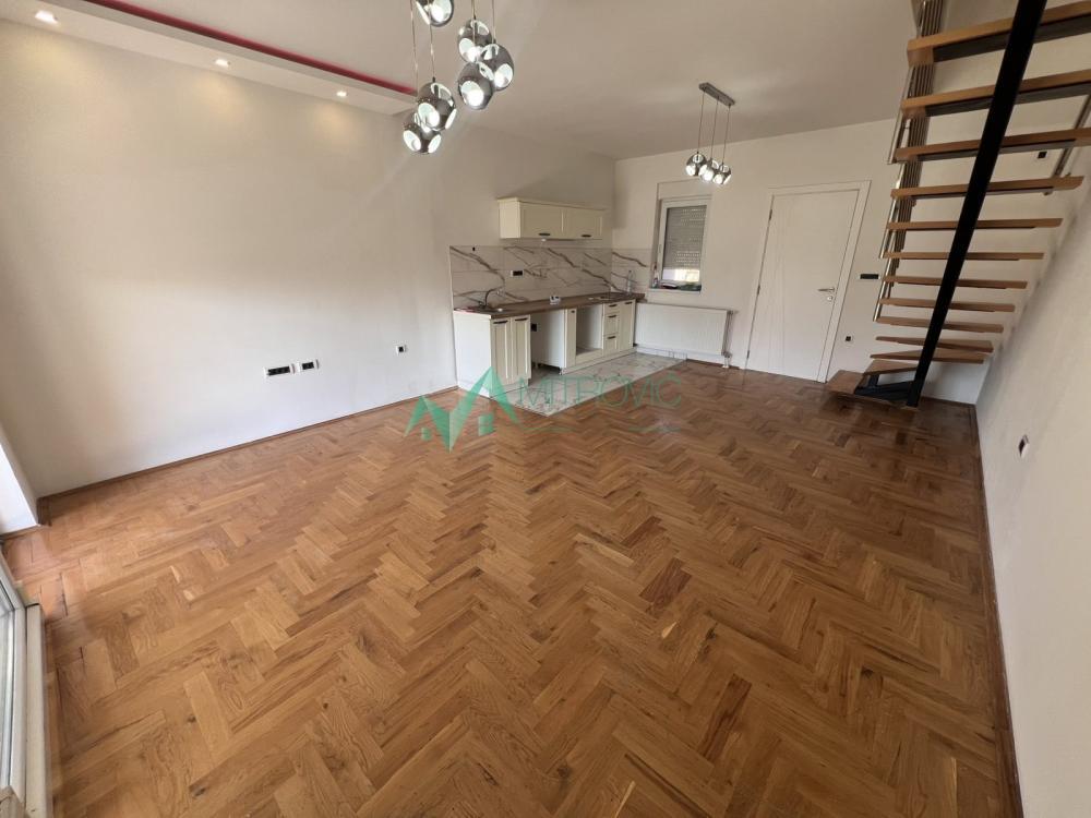 Glavna slika -Duplex sa privatnim dvorištem i dva parking mesta! 