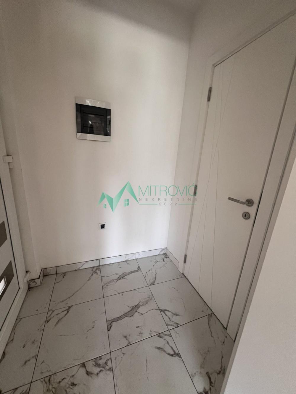 Slika 2 - Duplex sa privatnim dvorištem i dva parking mesta! 