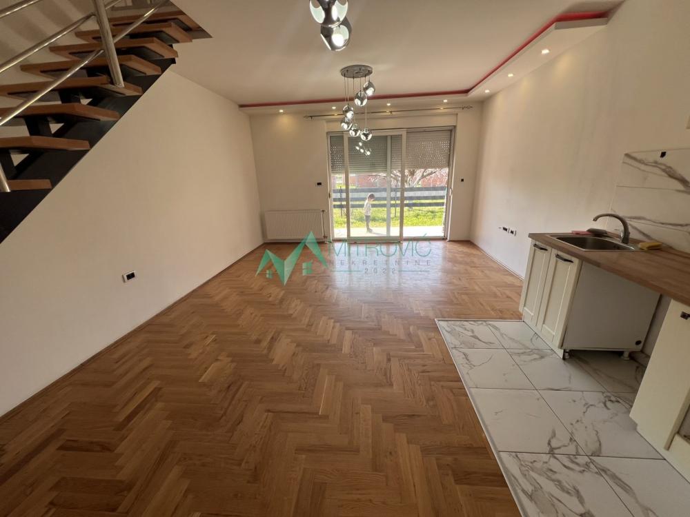 Slika 1 - Duplex sa privatnim dvorištem i dva parking mesta! 