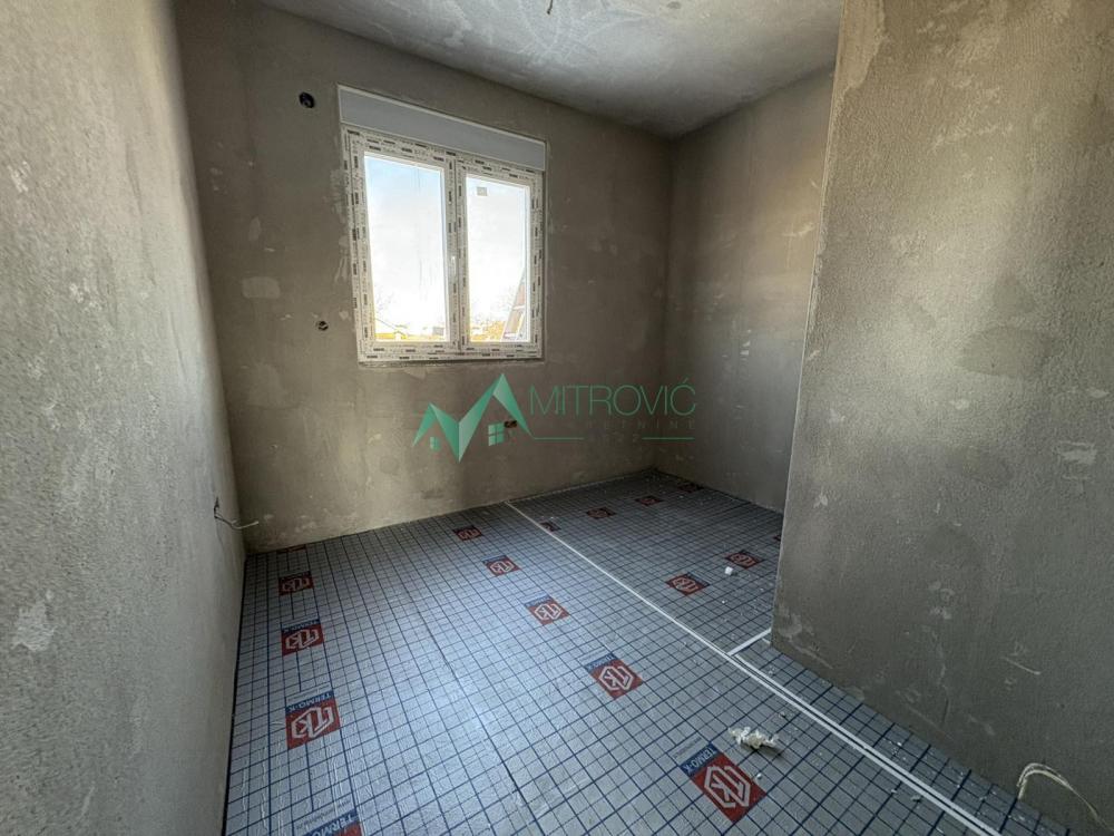 Slika 5 - Troiposoban stan u izgradnji, moderna vila, prostrana terasa + gratis parking!