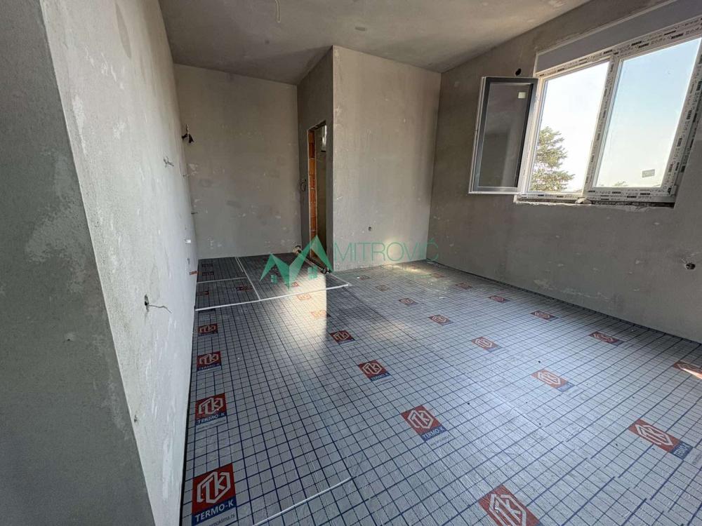 Slika 1 - Troiposoban stan u izgradnji, moderna vila, prostrana terasa + gratis parking!