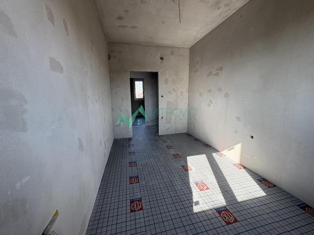 Slika 7 - Troiposoban stan u izgradnji, moderna vila, prostrana terasa + gratis parking!