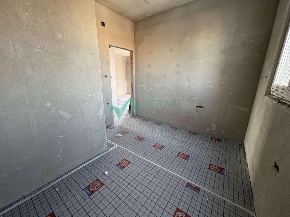 Slika 6 - Troiposoban stan u izgradnji, moderna vila, prostrana terasa + gratis parking!