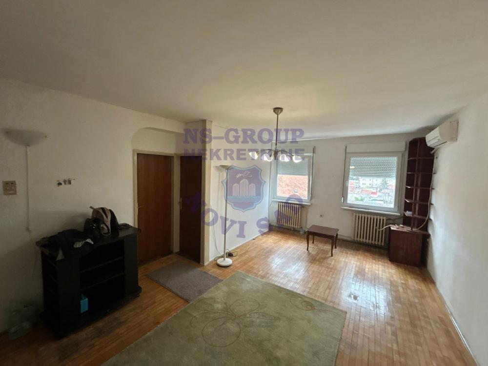 Slika 2 - Odlican dvosoban stan u Centru!