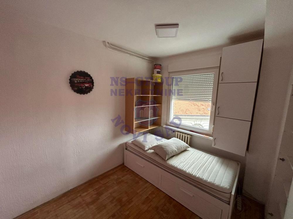 Slika 3 - Odlican dvosoban stan u Centru!