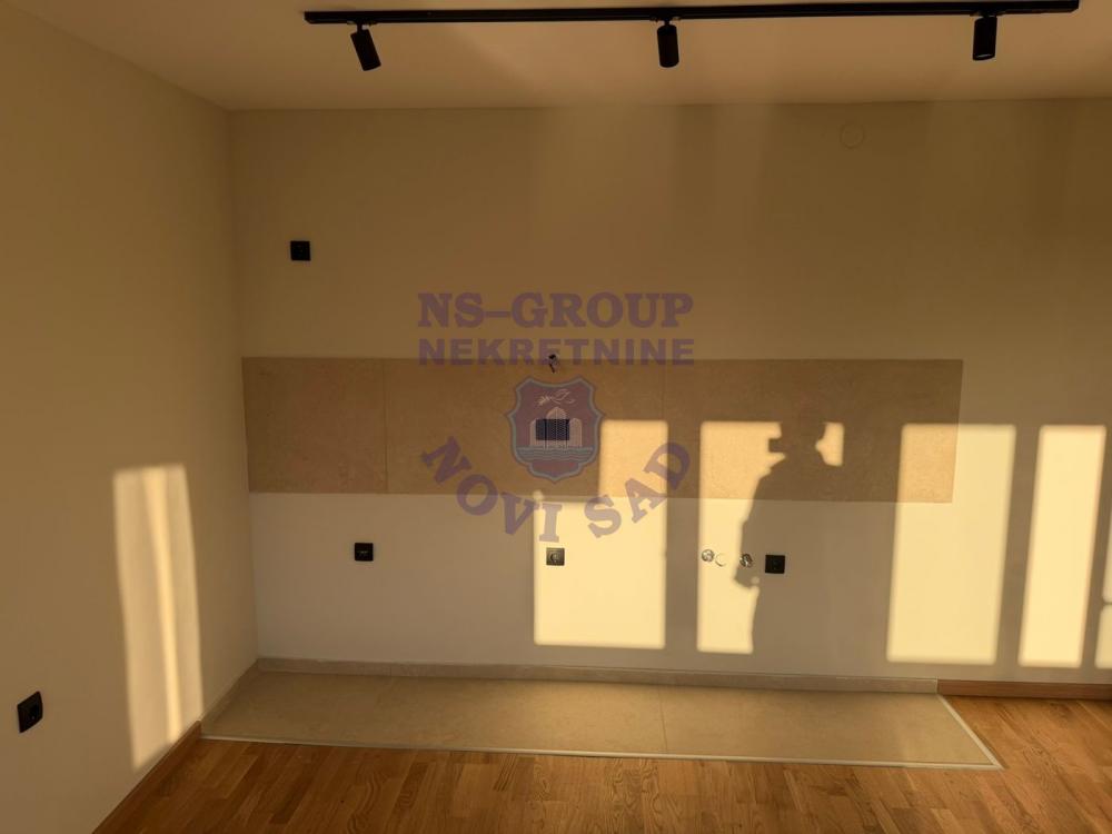 Slika 7 - Odlican renoviran jednoiposoban stan na Novom Naselju!