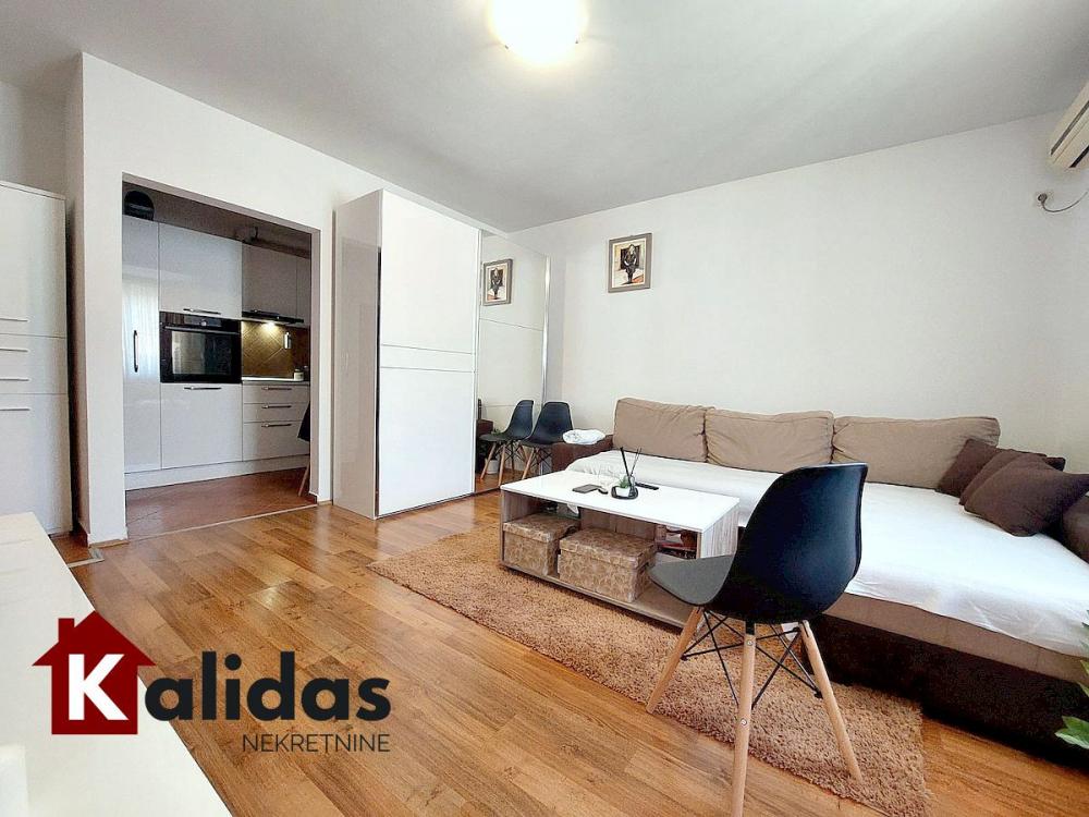 Slika 3 - Stan,NOVI SAD,BULEVAR,kv: 41, € 164800, ID: 1008652