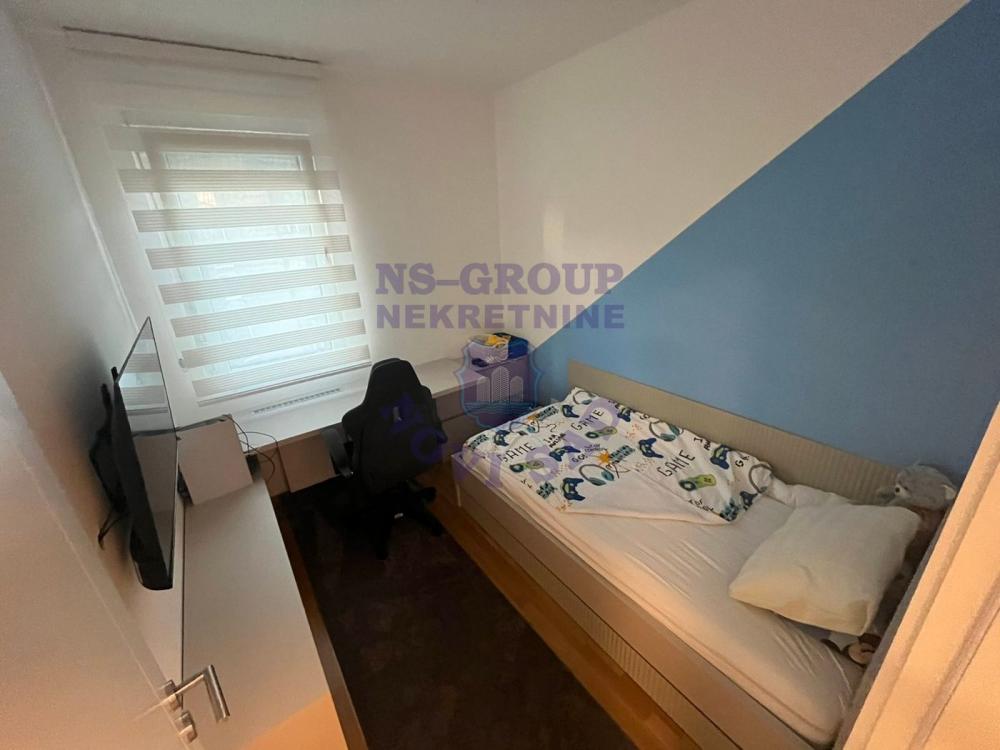 Slika 6 - Četvorosoban, 75m2, Avijatičarsko naselje Novi Sad, sa terasom, ima lift