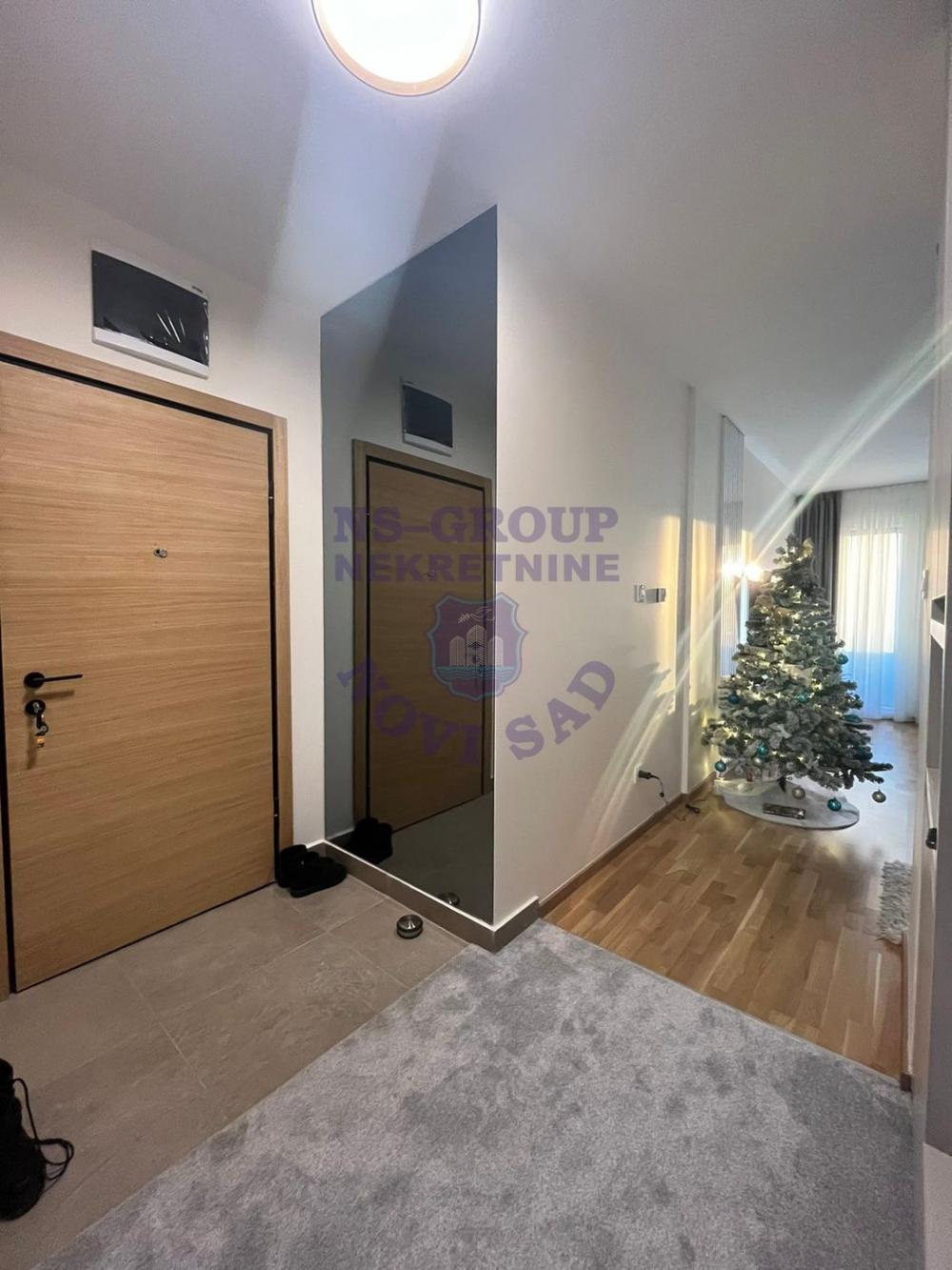 Slika 8 - Četvorosoban, 75m2, Avijatičarsko naselje Novi Sad, sa terasom, ima lift