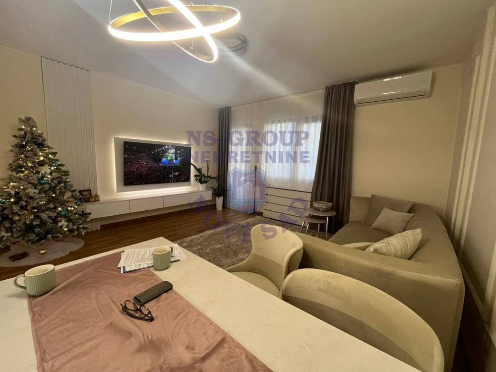 Slika 2 - Četvorosoban, 75m2, Avijatičarsko naselje Novi Sad, sa terasom, ima lift