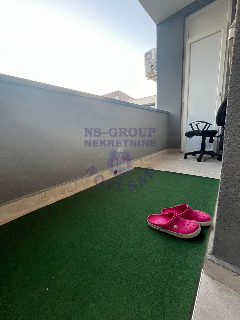 Slika 11 - Četvorosoban, 75m2, Avijatičarsko naselje Novi Sad, sa terasom, ima lift