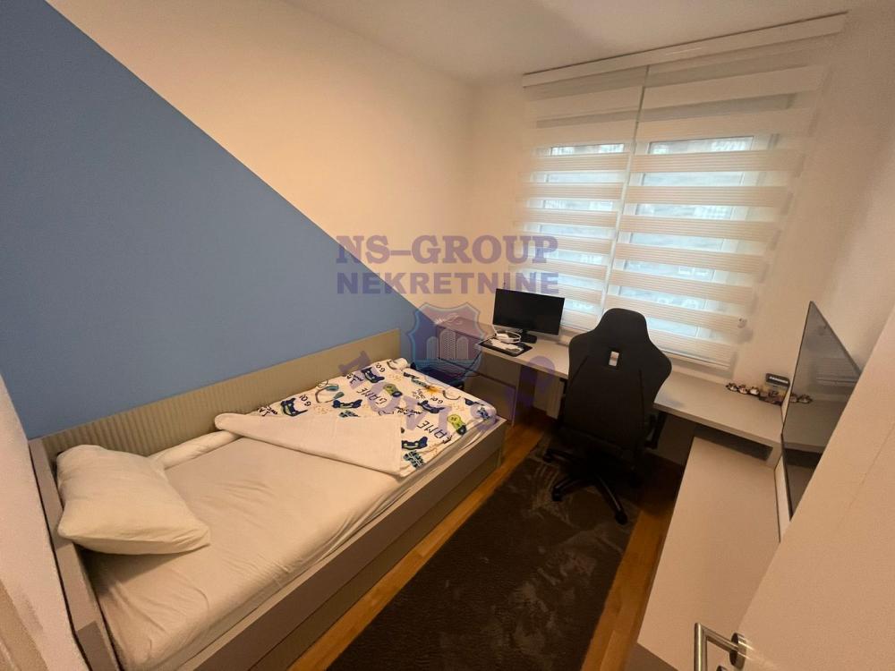 Slika 7 - Četvorosoban, 75m2, Avijatičarsko naselje Novi Sad, sa terasom, ima lift