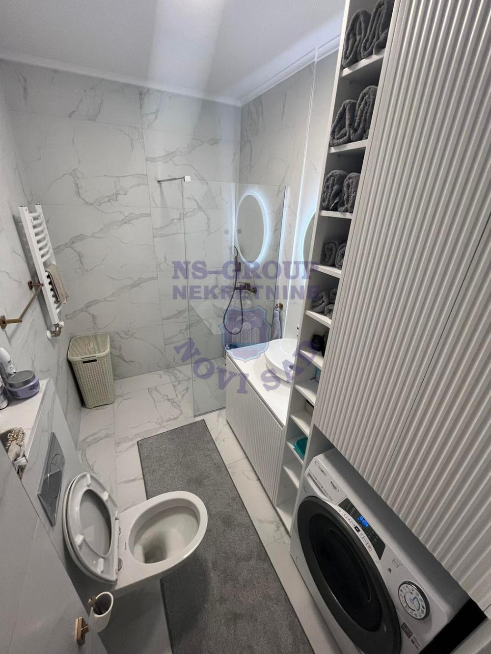 Slika 10 - Četvorosoban, 75m2, Avijatičarsko naselje Novi Sad, sa terasom, ima lift