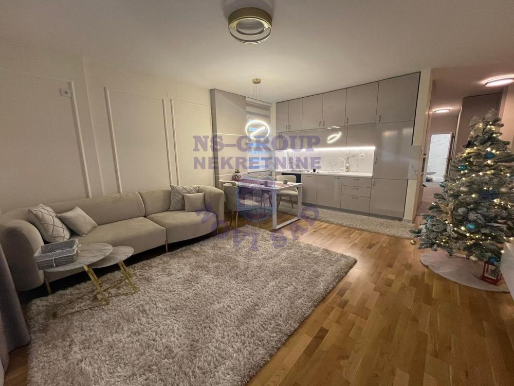 Glavna slika -Četvorosoban, 75m2, Avijatičarsko naselje Novi Sad, sa terasom, ima lift