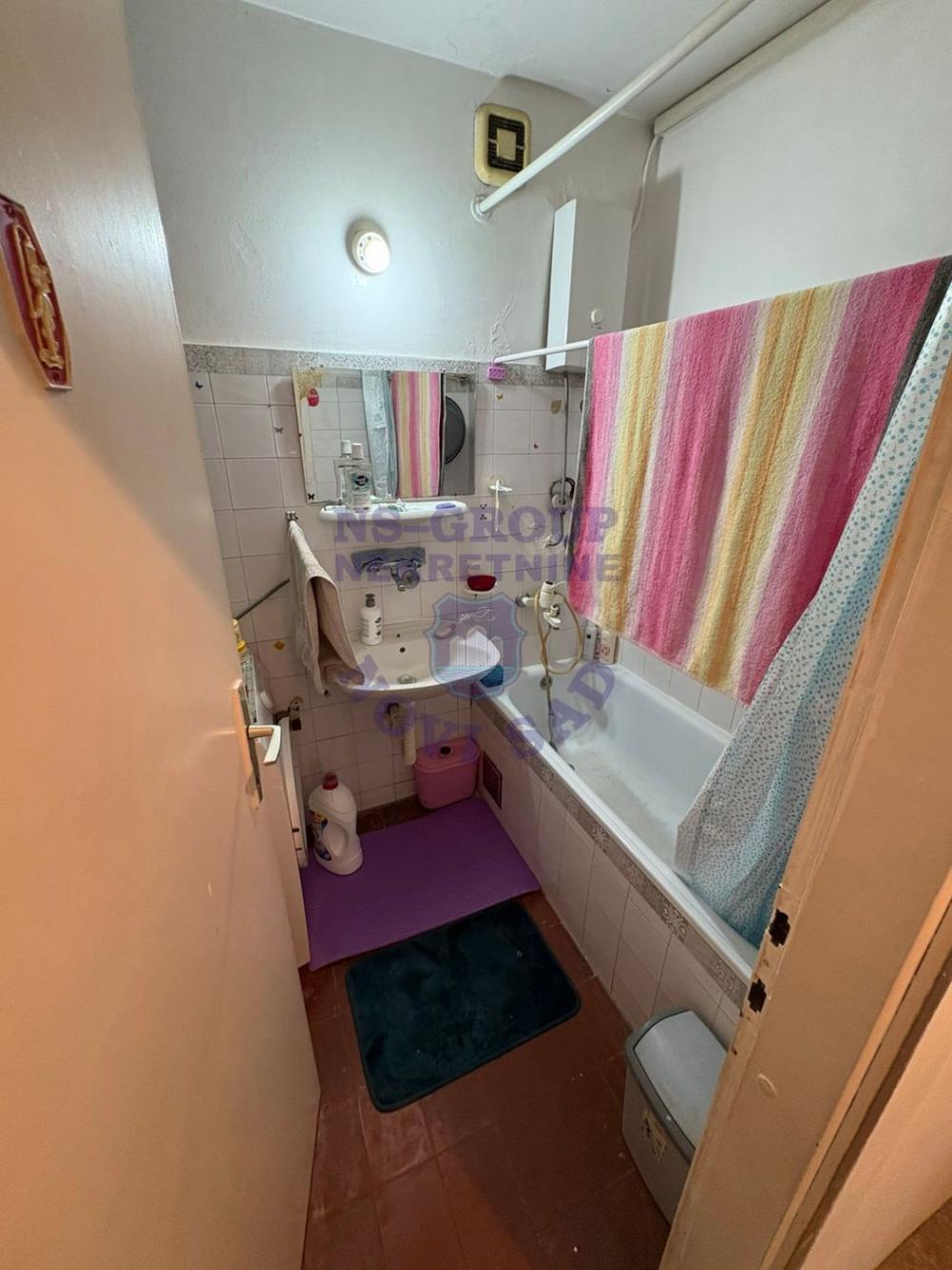 Slika 8 - Dvoiposoban, 59m2, Bulevar oslobođenja Novi Sad, sa terasom, ima lift