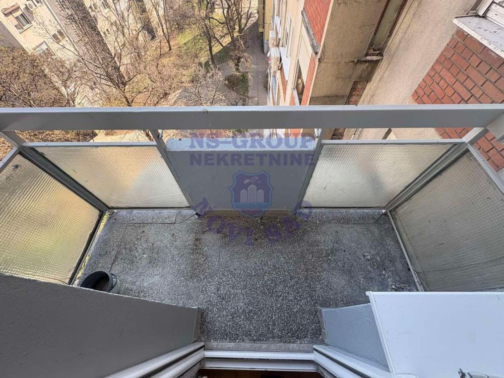 Slika 7 - Dvosoban, 38m2, Banatić Novi Sad, sa terasom, ima lift