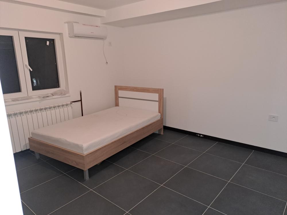Slika 2 - Dvosoban, 45m2, Dositeja Obradovica, Sremski Karlovci Novi Sad, sa terasom