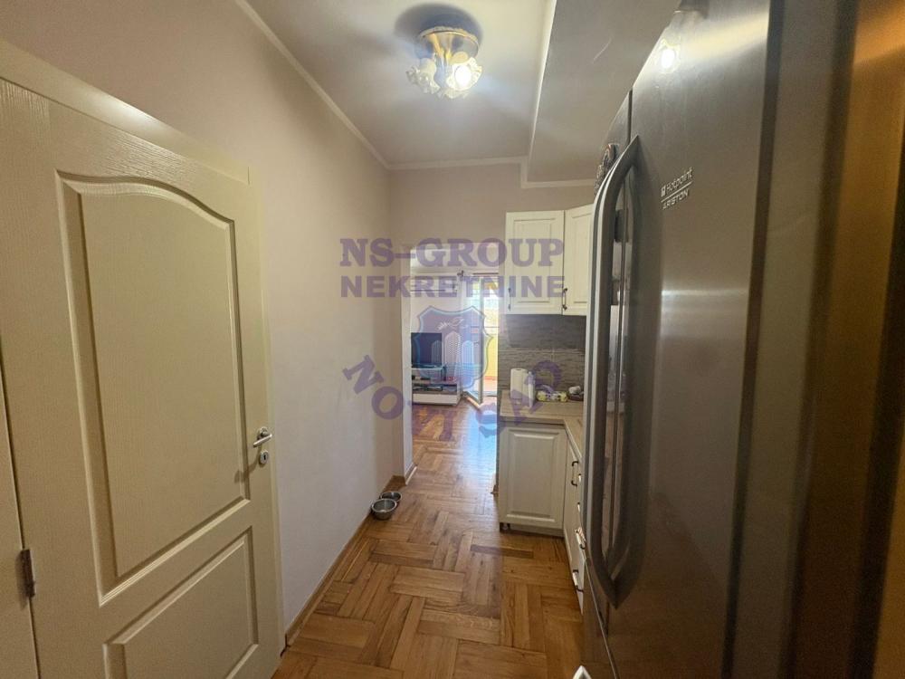 Slika 5 - Dvoiposoban, 37m2, Bulevar patrijarha Pavla (Somborski bulevar) Novi Sad, sa terasom, sa parkingom