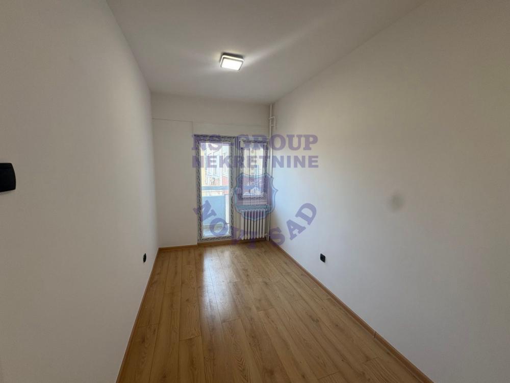 Slika 4 - Prodaja stana, 38m2, Banatić Novi Sad, sa terasom, ima lift