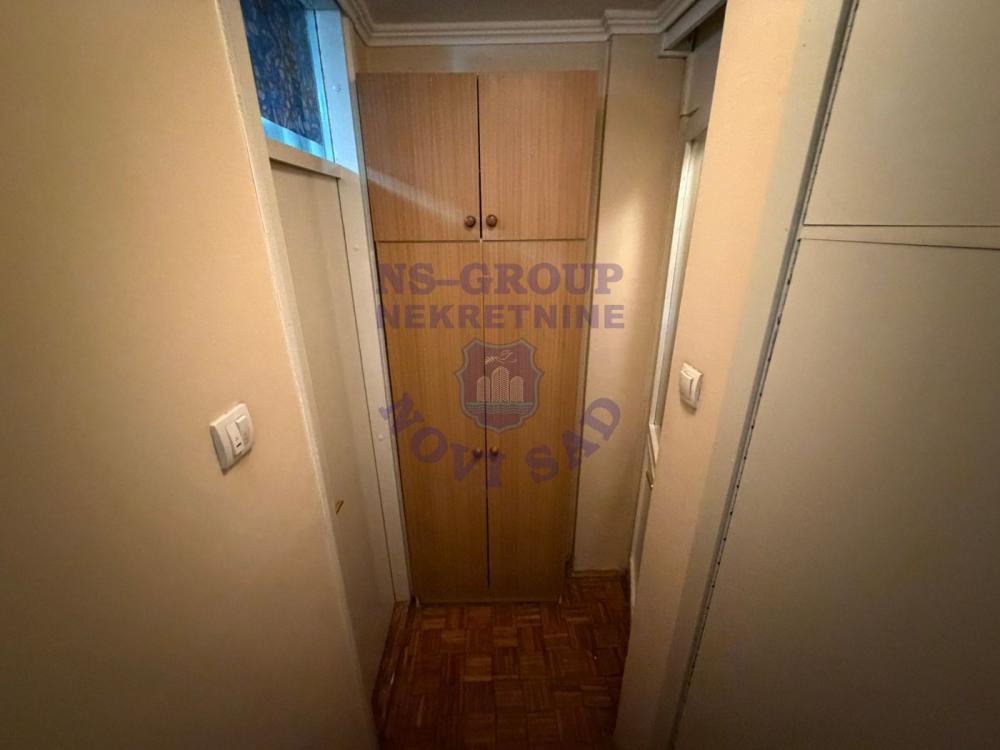 Slika 10 - Dvosoban, 50m2, Socijalno Novi Sad, sa terasom, ima lift