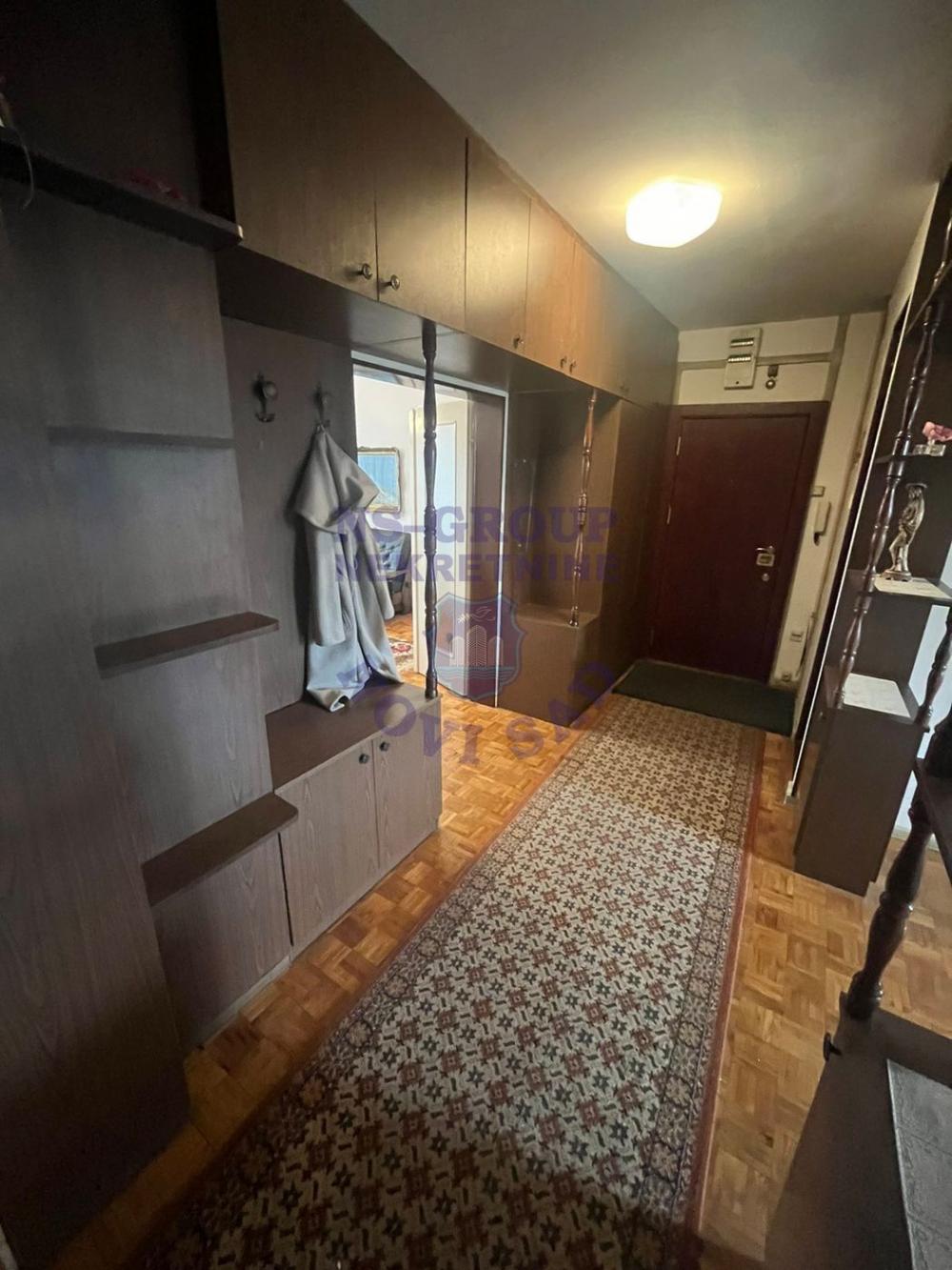 Slika 8 - Trosoban, 99m2, Banatić Novi Sad, ima lift