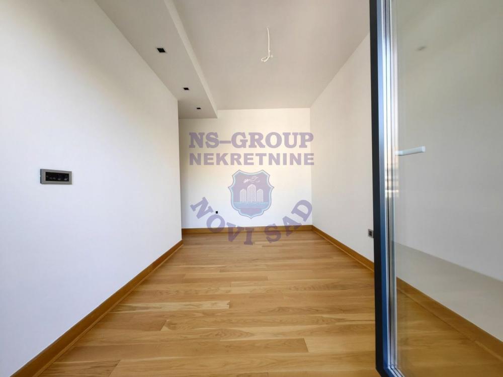 Slika 8 - Odličan četvorosoban stan na Cara Dušana!