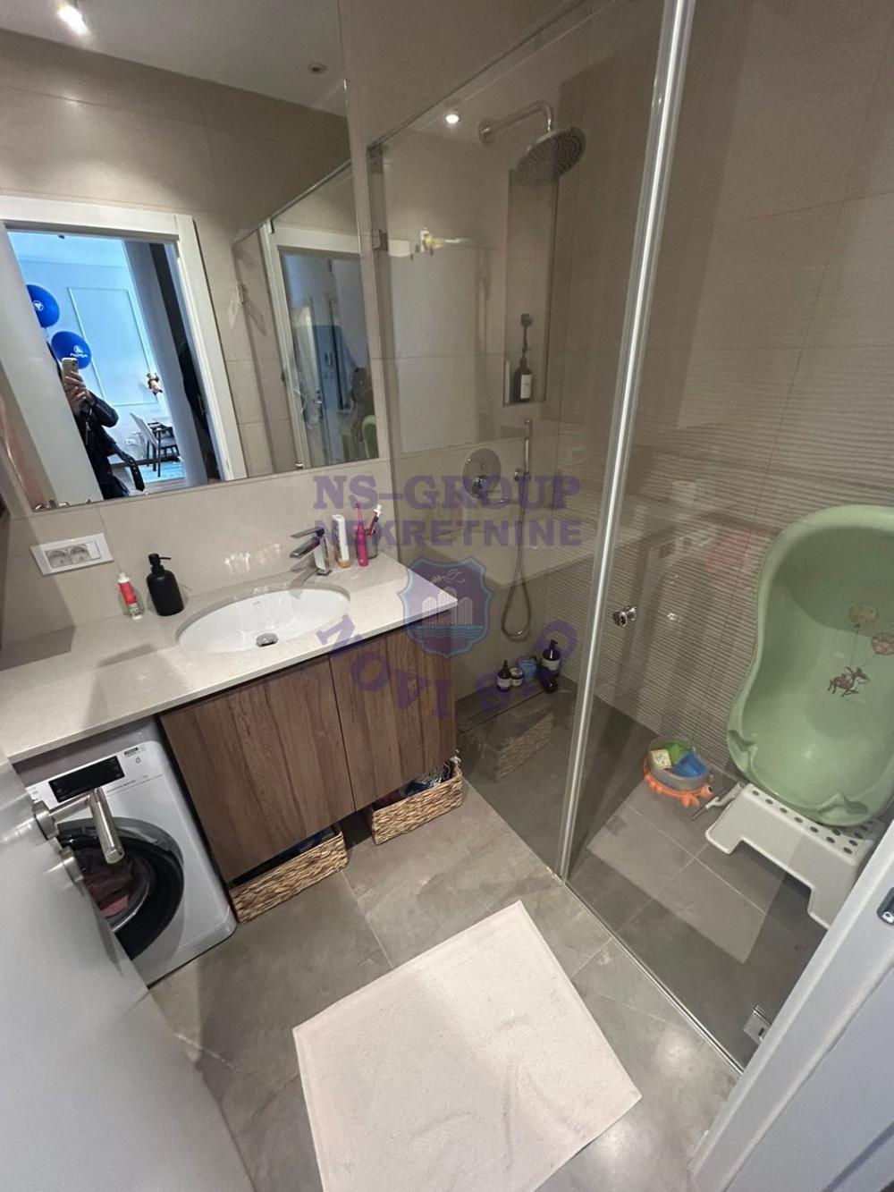 Slika 3 - Trosoban, 67m2, Bulevar Evrope Novi Sad, sa terasom, ima lift