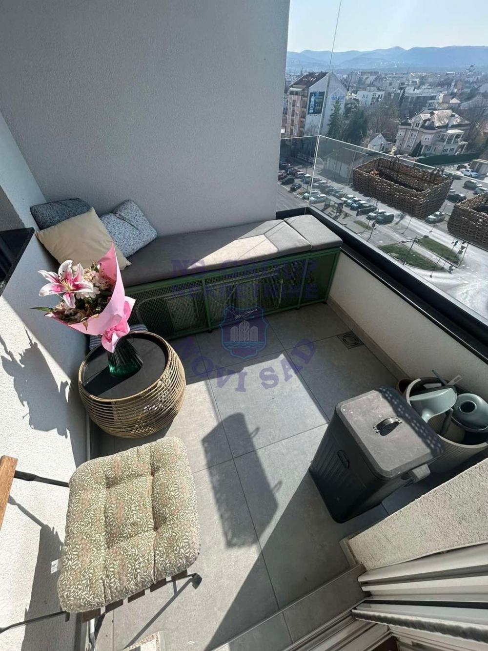 Slika 2 - Trosoban, 67m2, Bulevar Evrope Novi Sad, sa terasom, ima lift