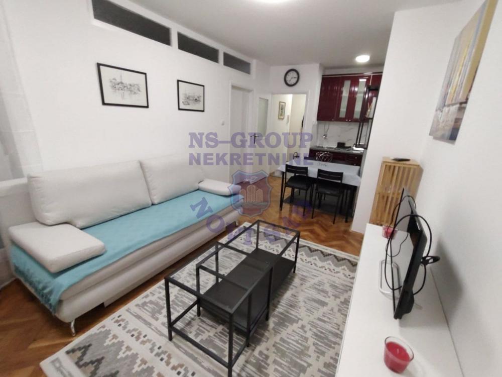 Slika 4 - Jednoiposoban, 34m2, Podbara Novi Sad, sa terasom, ima lift