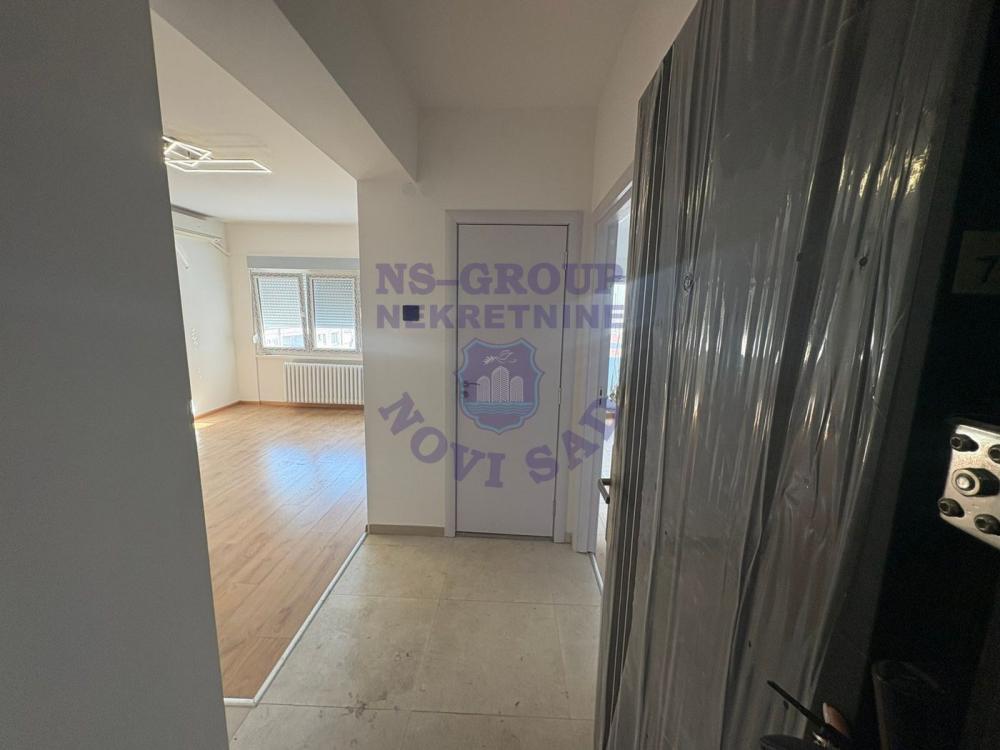 Slika 5 - Dvosoban, 38m2, Sajmište Novi Sad, sa terasom, ima lift