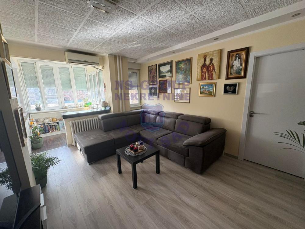 Slika 1 - Prodaja stana, 59m2, Bulevar oslobođenja Novi Sad, sa terasom, ima lift