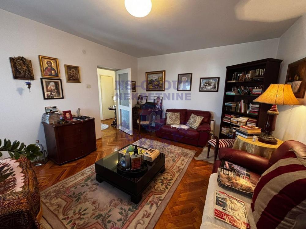 Glavna slika -Odlican troiposoban stan na Keju 71m2