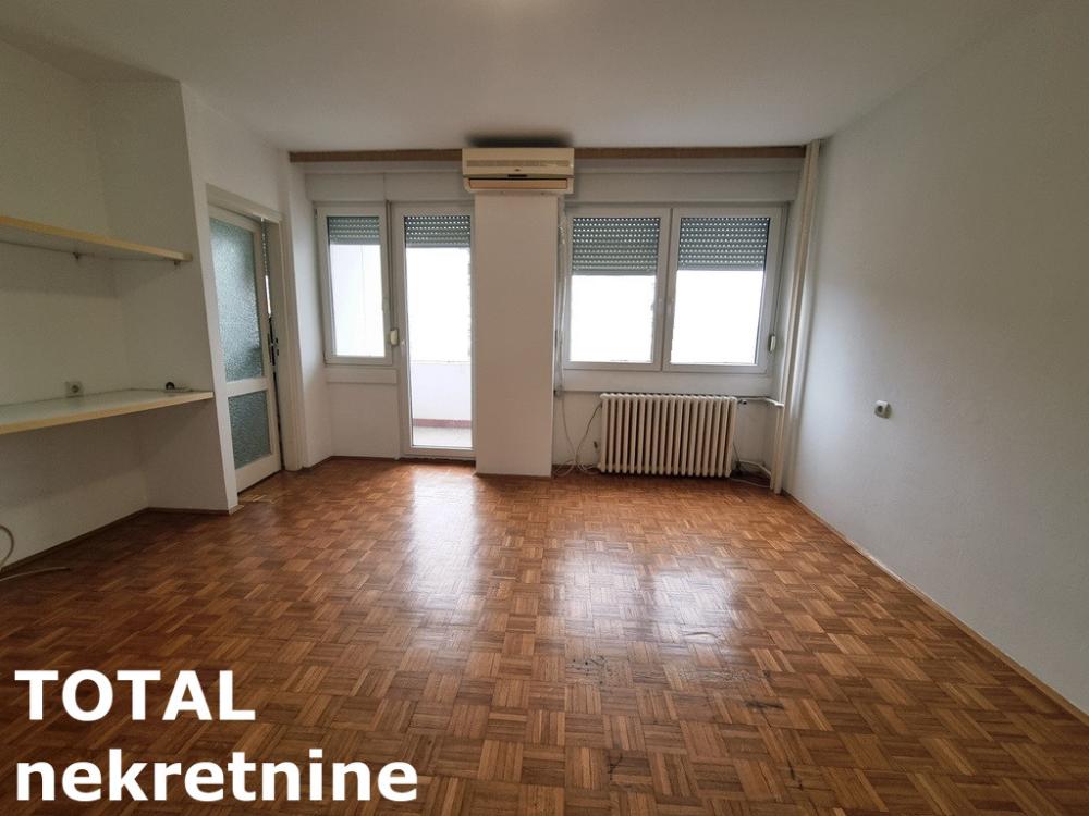 Slika 2 - Stan,NOVI SAD,LIMAN 3,kv: 43.00, € 133000, ID: 1102415