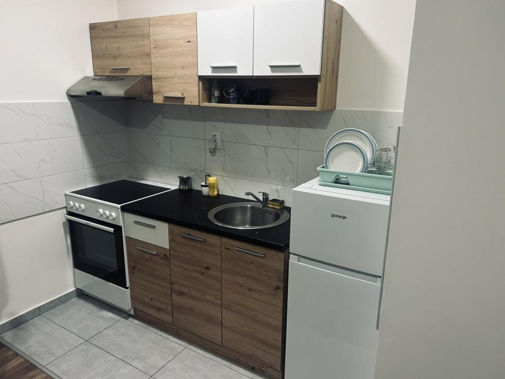 Slika 3 - Stan,NOVI SAD,ADICE,kv: 22.00, € 48400, ID: 1059184