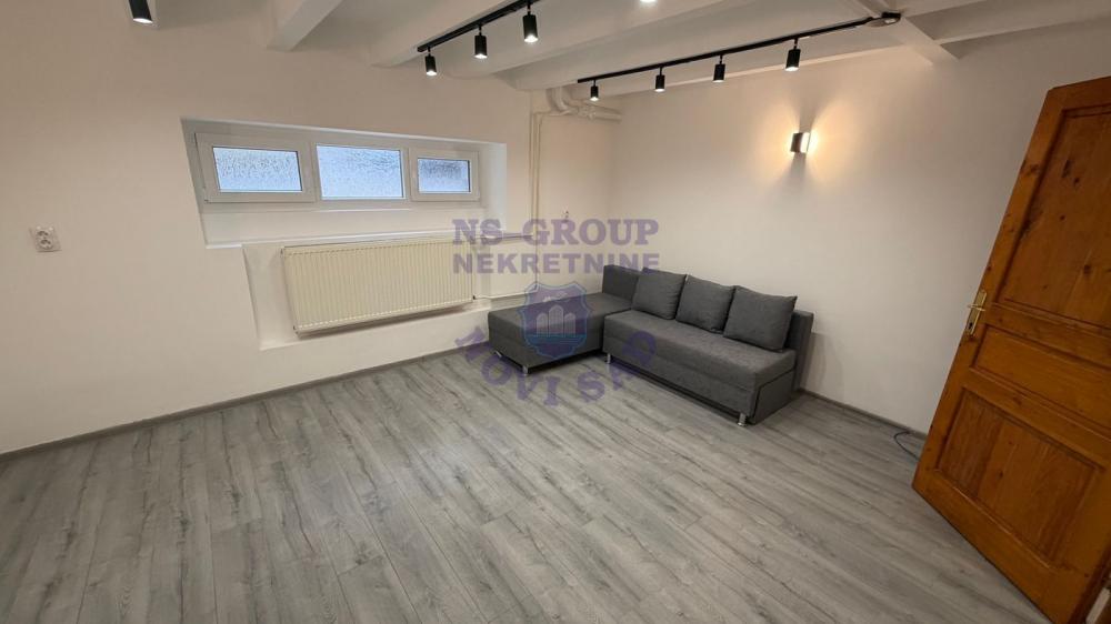 Slika 1 - Odlican trosoban stan na Keju!