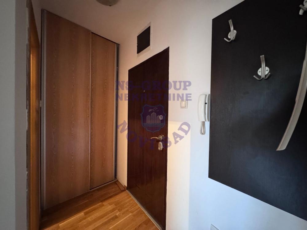 Slika 9 - Dvosoban, 40m2, Bulevar oslobođenja Novi Sad, sa terasom, ima lift