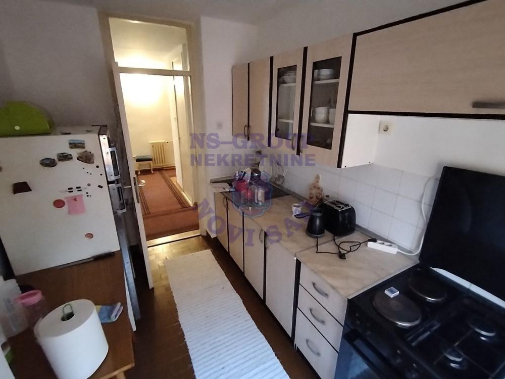 Slika 4 - Trosoban, 80m2, Liman 4 Novi Sad, sa terasom, ima lift