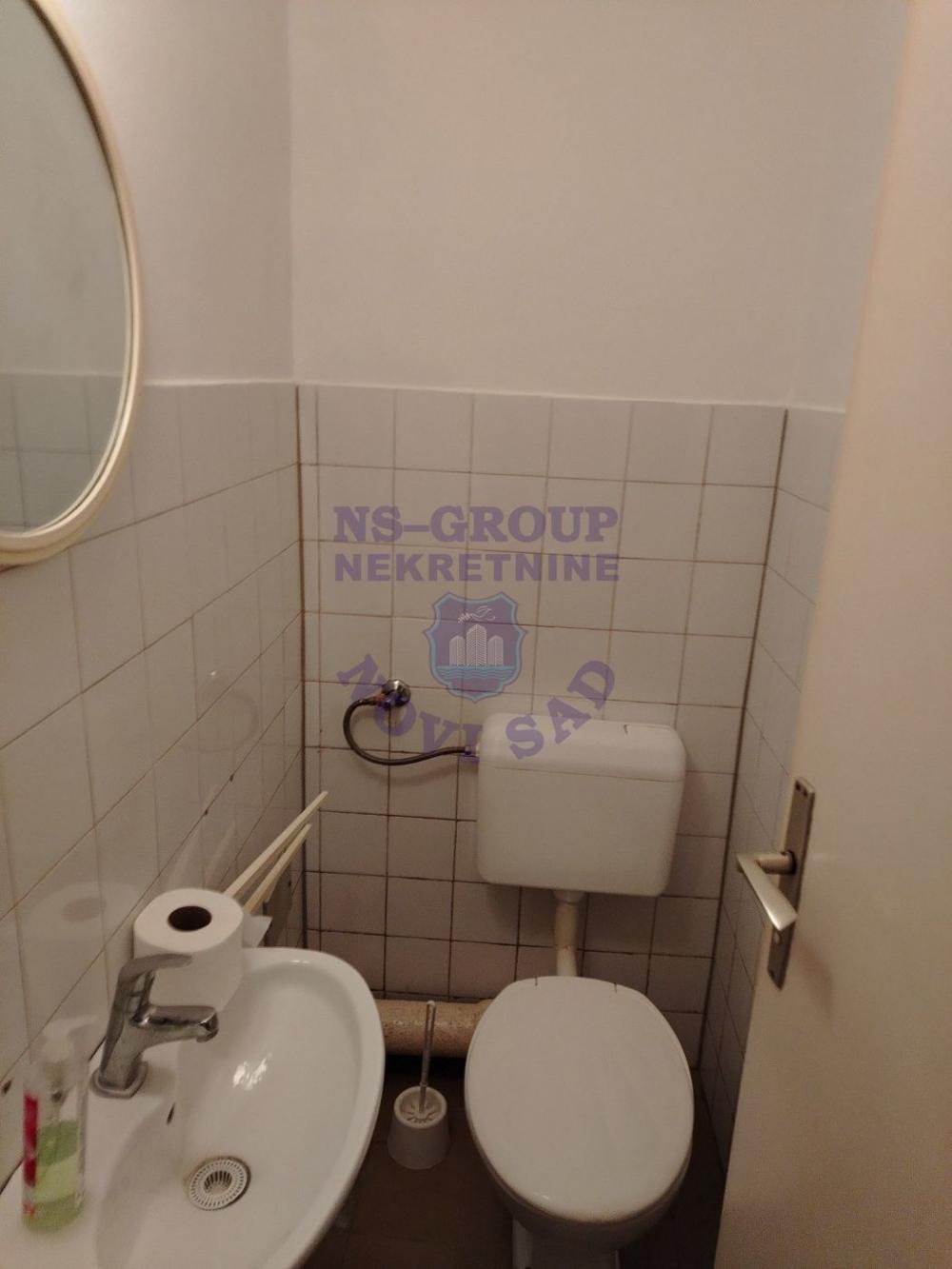 Slika 11 - Trosoban, 80m2, Liman 4 Novi Sad, sa terasom, ima lift