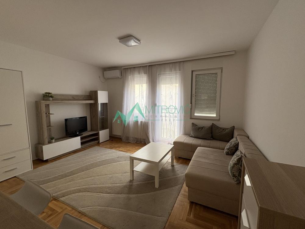 Glavna slika -Fenomenalna garsonjera u blizini keja-moguća kupovina putem kredita za mlade