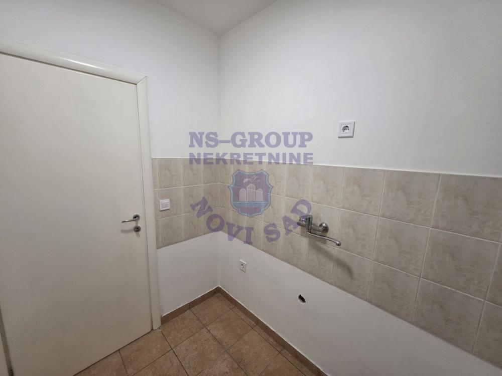 Slika 2 - Dvosoban, 39m2, Podbara Novi Sad, sa terasom, ima lift